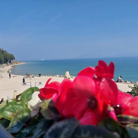 B&B Villa Giulia เดเซนซาโนเดลการ์ดา ภายนอก รูปภาพ