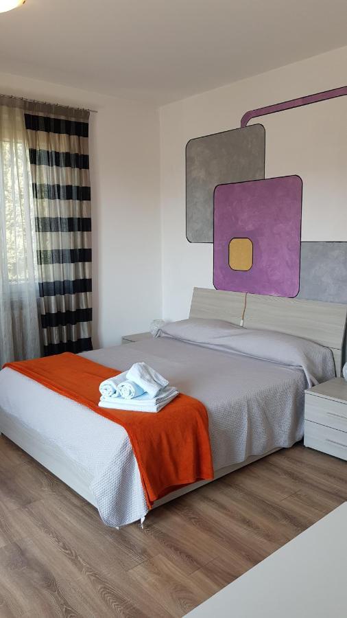 B&B Villa Giulia เดเซนซาโนเดลการ์ดา ห้อง รูปภาพ