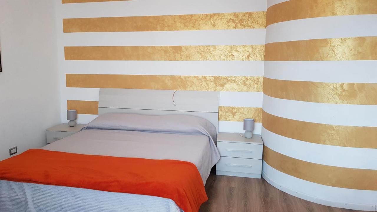 B&B Villa Giulia เดเซนซาโนเดลการ์ดา ห้อง รูปภาพ
