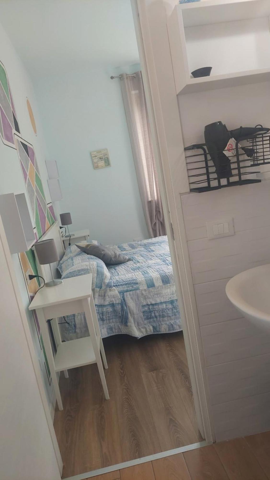B&B Villa Giulia เดเซนซาโนเดลการ์ดา ภายนอก รูปภาพ