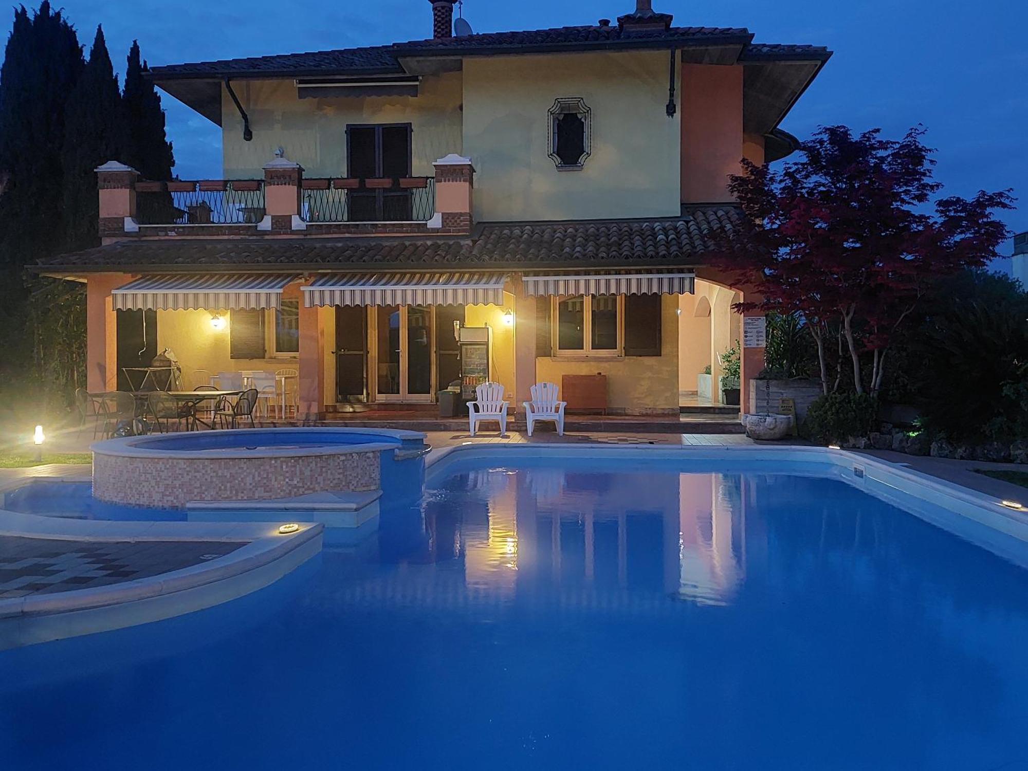 B&B Villa Giulia เดเซนซาโนเดลการ์ดา ภายนอก รูปภาพ