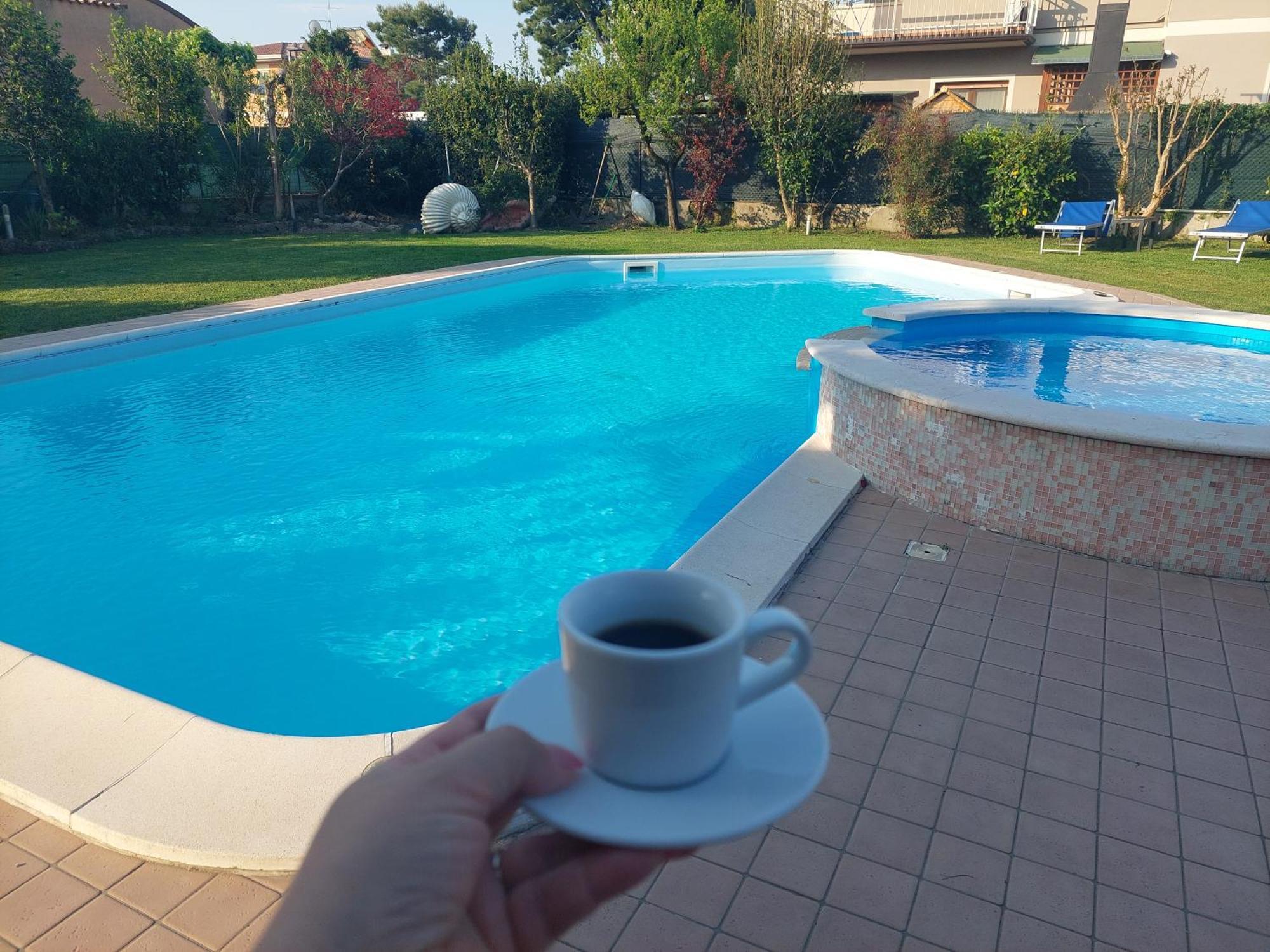 B&B Villa Giulia เดเซนซาโนเดลการ์ดา ภายนอก รูปภาพ