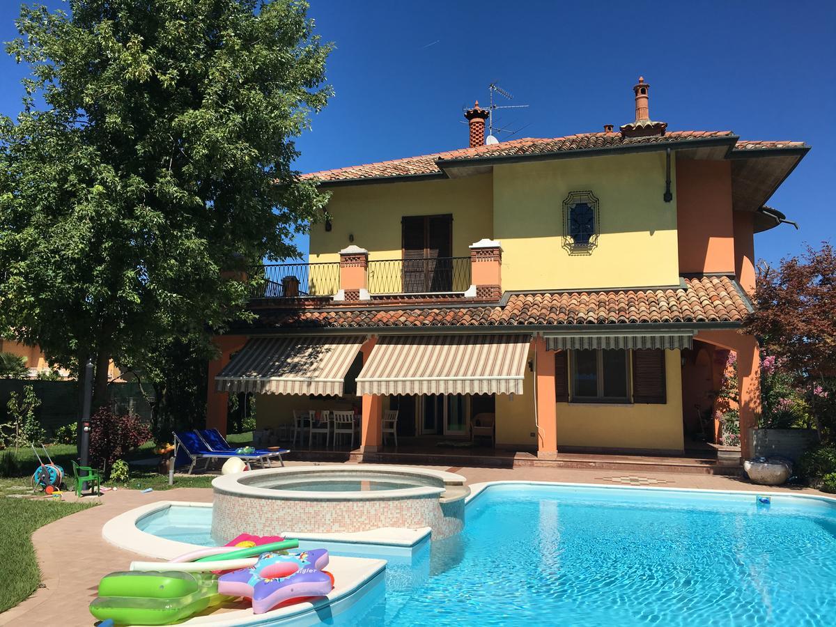 B&B Villa Giulia เดเซนซาโนเดลการ์ดา ภายนอก รูปภาพ