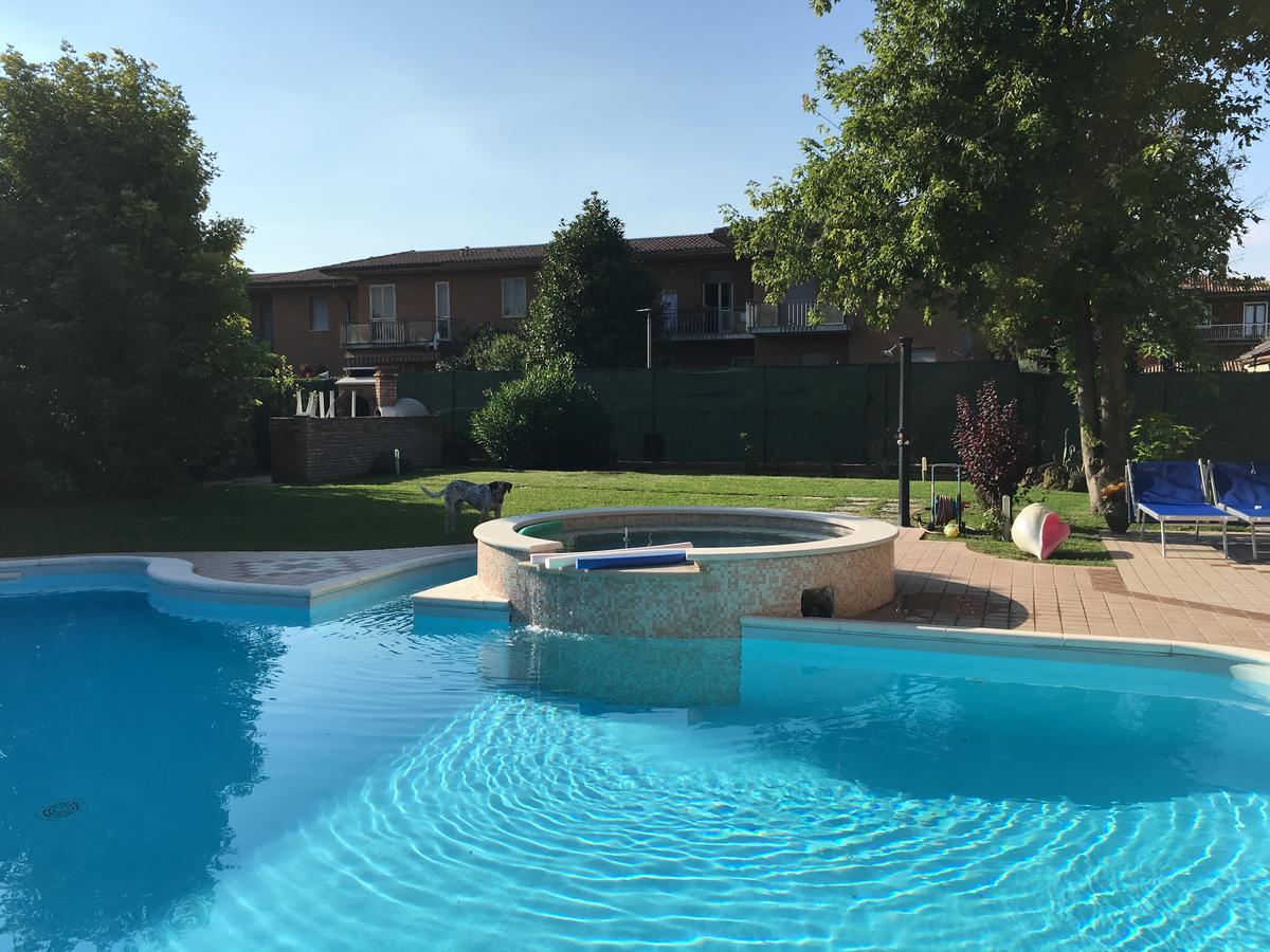 B&B Villa Giulia เดเซนซาโนเดลการ์ดา ภายนอก รูปภาพ