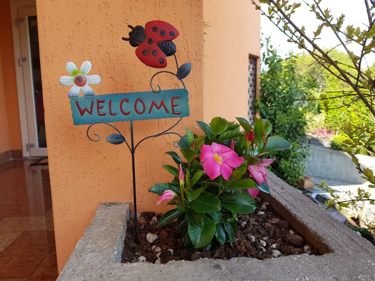 B&B Villa Giulia เดเซนซาโนเดลการ์ดา ภายนอก รูปภาพ