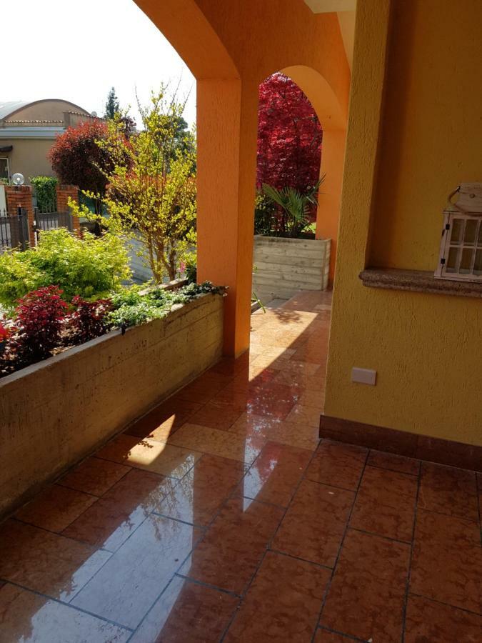 B&B Villa Giulia เดเซนซาโนเดลการ์ดา ภายนอก รูปภาพ