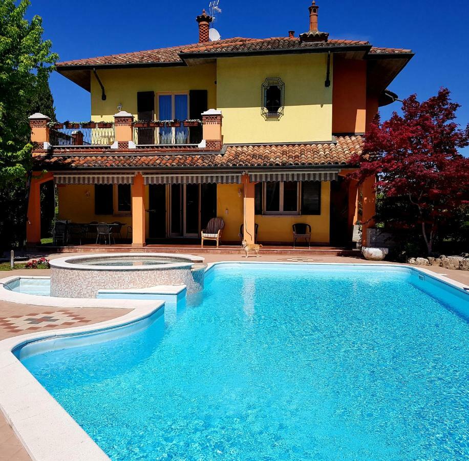 B&B Villa Giulia เดเซนซาโนเดลการ์ดา ภายนอก รูปภาพ