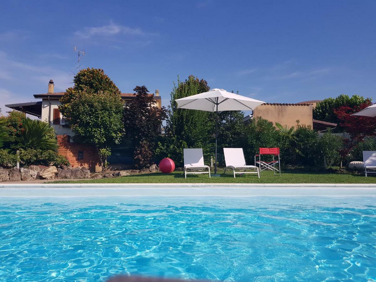 B&B Villa Giulia เดเซนซาโนเดลการ์ดา ภายนอก รูปภาพ